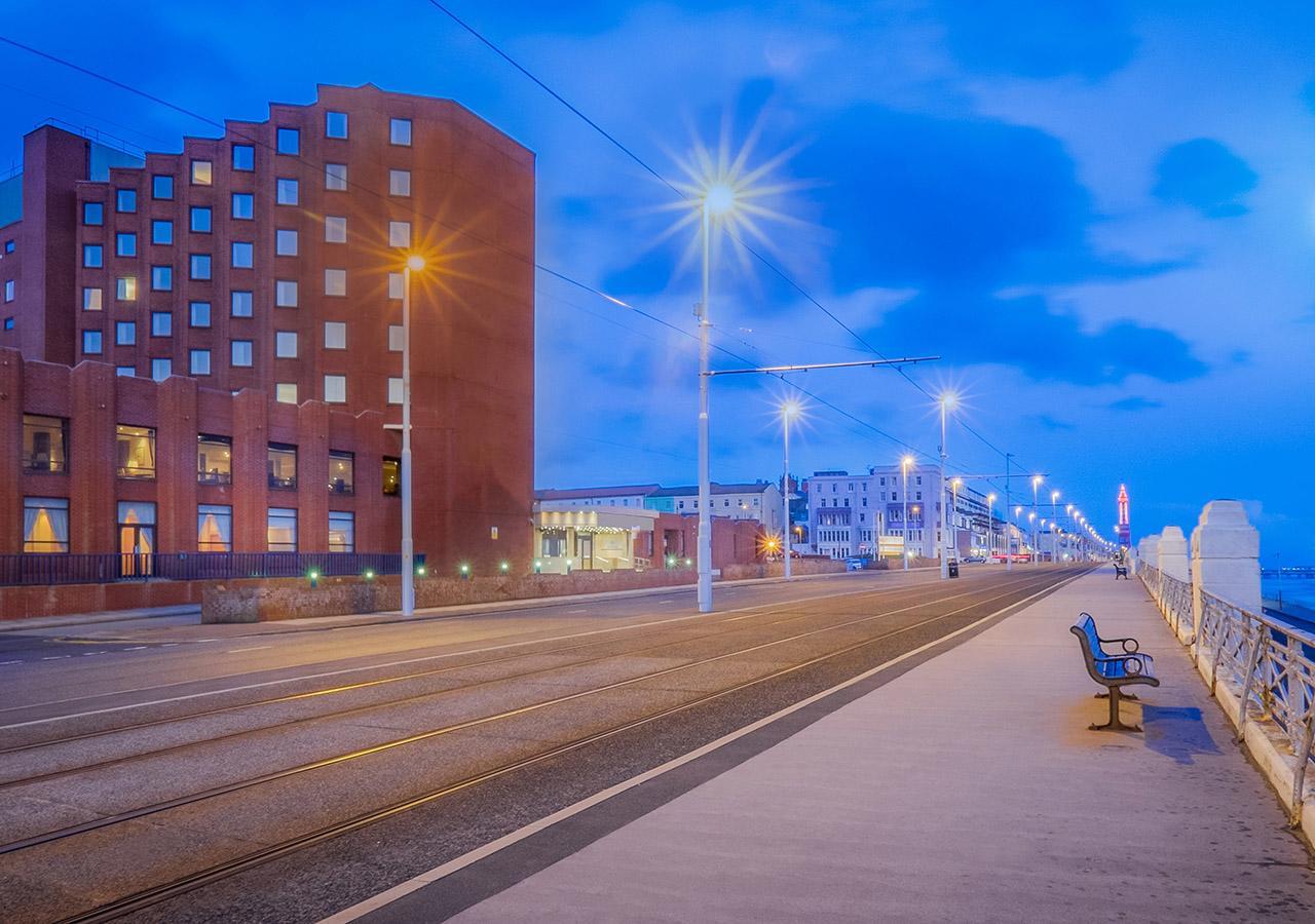 Grand Hotel Blackpool Exteriör bild The Grand Hotel at night